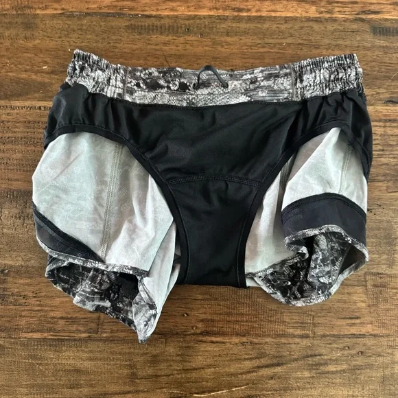 Lululemon Hotty Hot Short II Low Rise Black and Gray Athletic Shorts - Picture 8 of 11